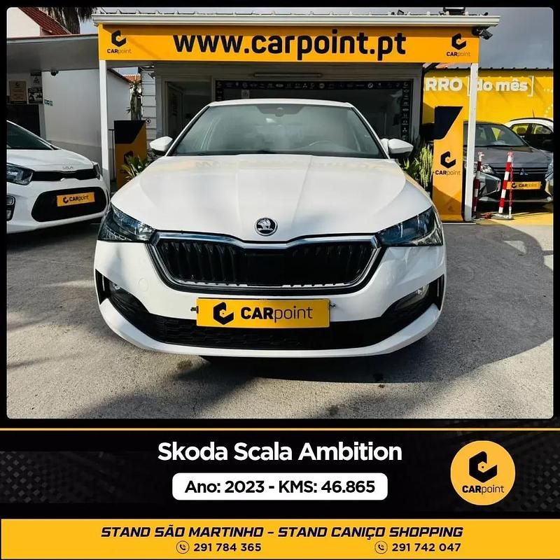 Branco Usado 2023 Skoda Scala Ambition Citadino | € 19.900 (Preço justo) - Imagem 1/4