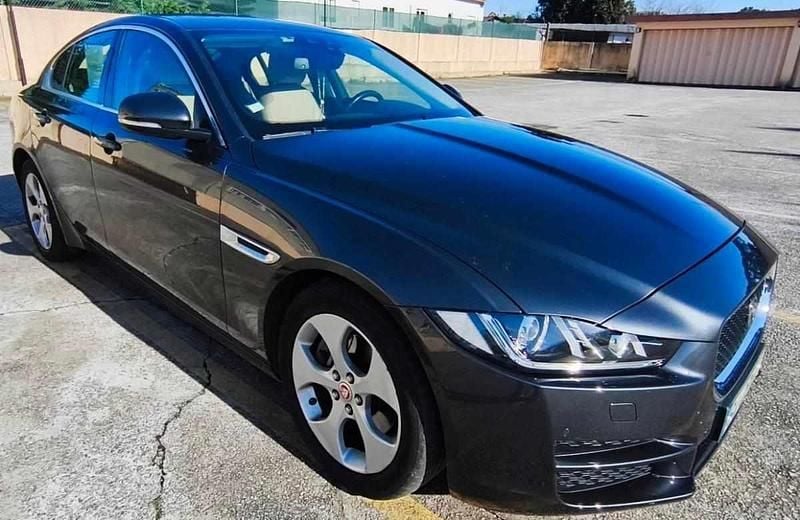 Cinzento Usado 2015 Jaguar XE Sedan | € 13.000 (Super Preço) - Imagem 1/4