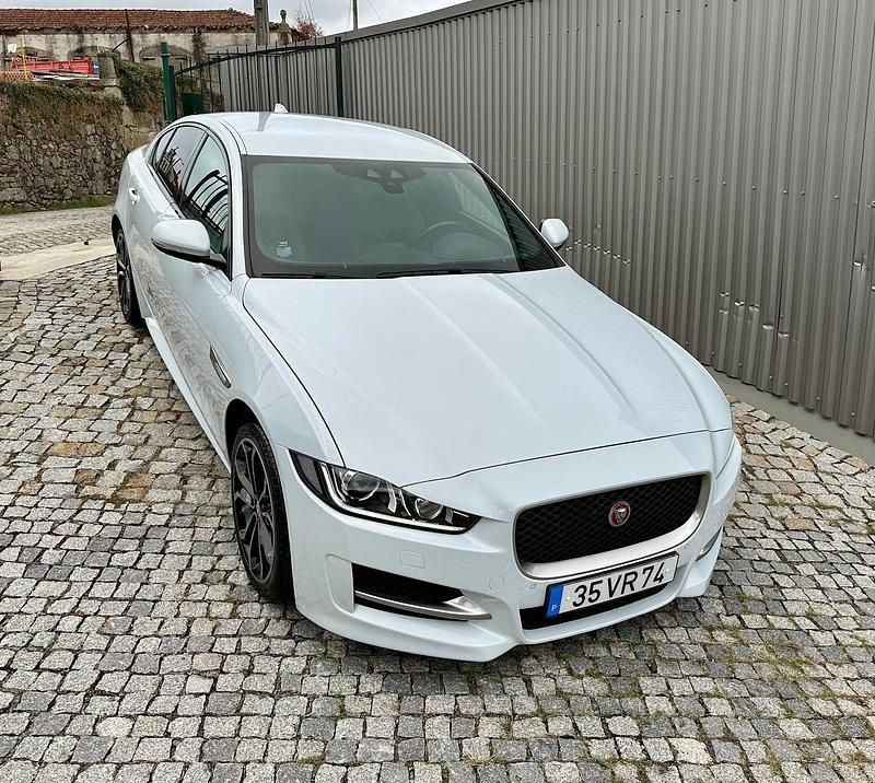 Cinza Usado 2016 Jaguar XE R-Sport Sedan | € 20.990 (Preço elevado) - Imagem 1/4