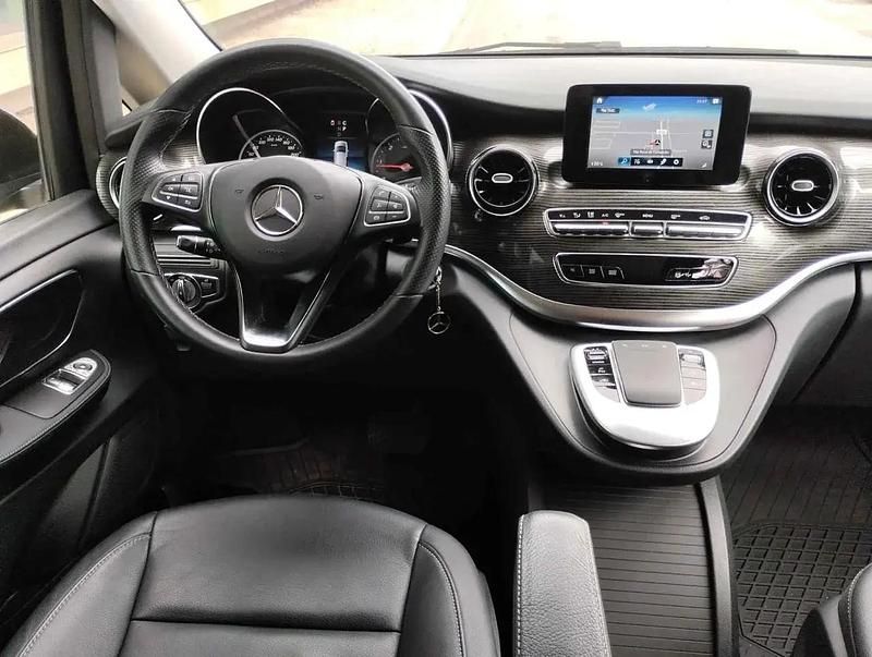Usado Mercedes V250 Avantgarde 190 HP (139 kW) 2024 Preto obsidian Monovolume