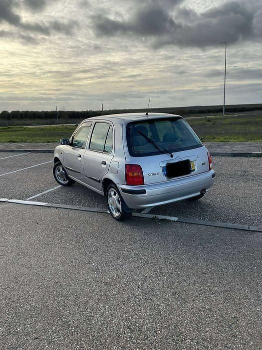 Usado Nissan Micra SE 75 HP (55 kW) 1999 Citadino