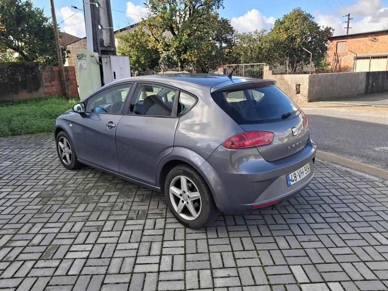 Cinzento Usado 2018 Seat Leon Citadino | € 7.000 (Super Preço) - Imagem 1/4