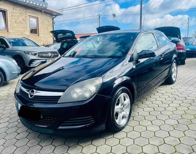 Usado Opel Astra GTC 110 HP (80 kW) 2008 Preto