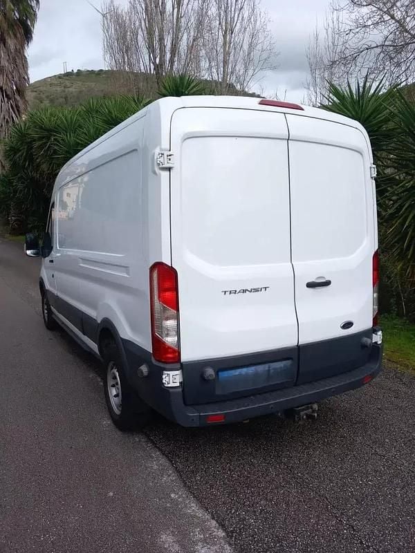 Usado Ford Transit 130 HP (95 kW) 2017 Branco Sedan