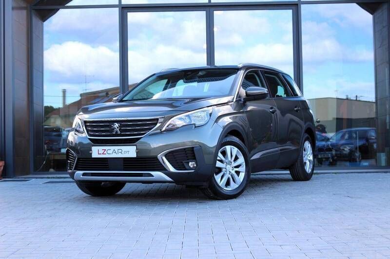 Cinzento Usado 2018 Peugeot 5008 Active Monovolume | € 22.950 (Caro) - Imagem 1/4