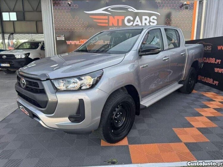 Cinza Usado 2025 Toyota HiLux Comfort Pickup | € 64.900 - Imagem 1/1