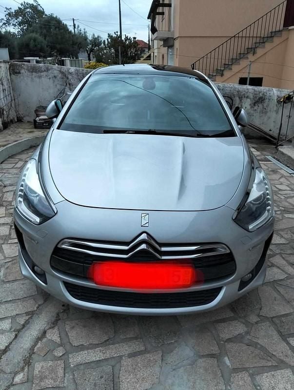 Cinzento Usado 2013 Citroën DS5 Citadino | € 7.990 (Preço elevado) - Imagem 1/4
