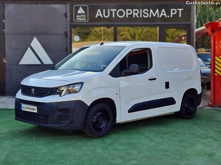 Branco Usado 2019 Peugeot Partner Tepee Monovolume | € 10.900 - Imagem 1/1