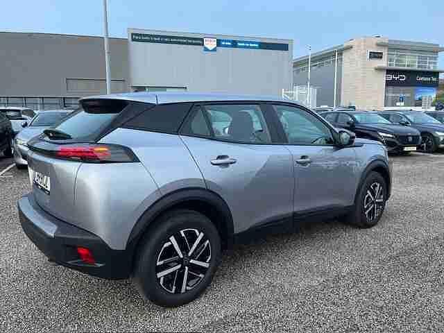Usado Peugeot 2008 Style 102 HP (75 kW) 2025 Cinzento SUV