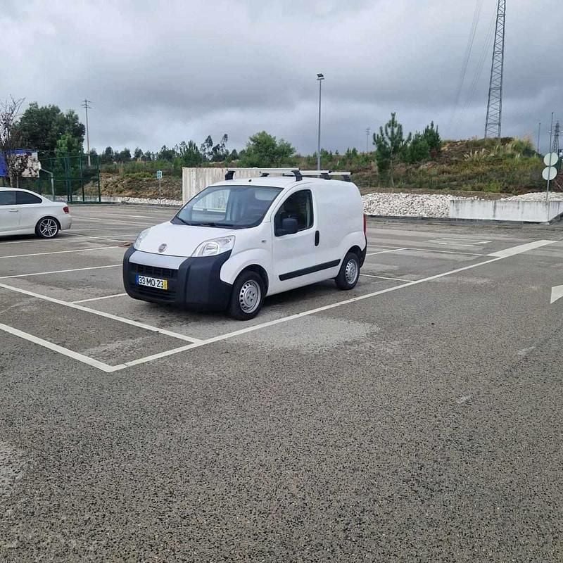 Branco Usado 2011 Fiat Fiorino Monovolume | € 5.990 - Imagem 1/4