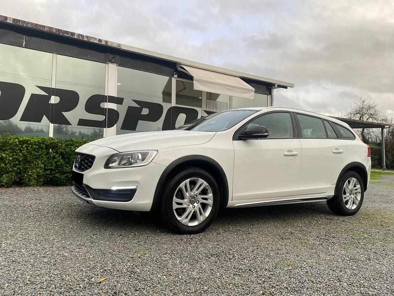 Branco Usado 2018 Volvo V60 CC Carrinha | € 19.900 - Imagem 1/4
