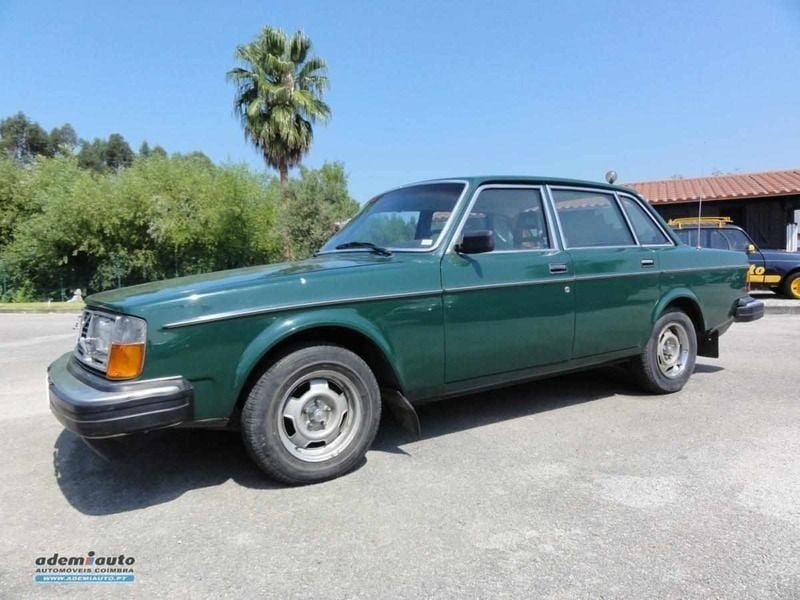 Verde Usado 1981 Volvo 244 Sedan | € 4.500 - Imagem 1/4