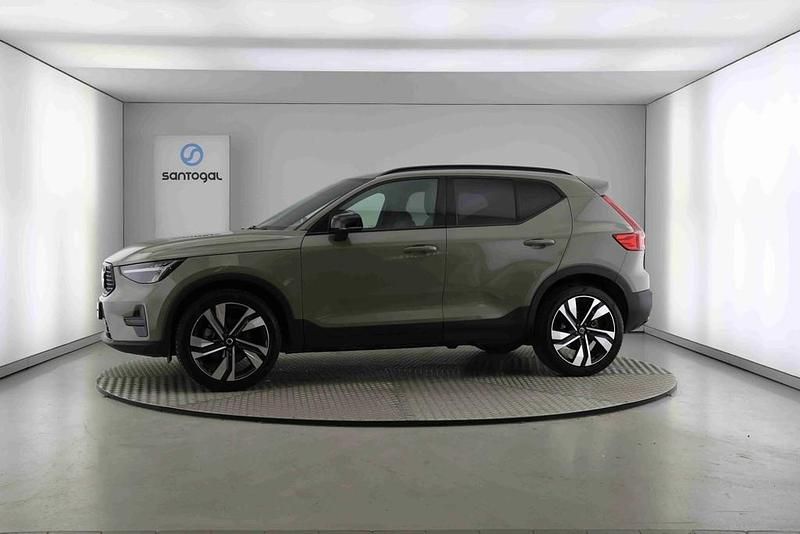 Usado Volvo XC40 Plus 163 HP (119 kW) 2025 Verde SUV