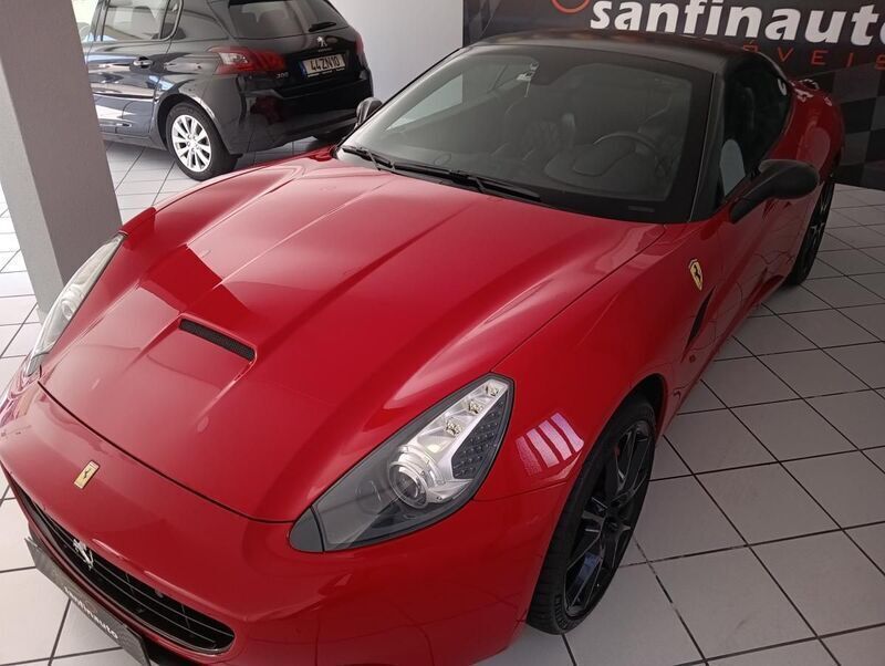 Vermelho Usado 2011 Ferrari California | € 138.000 - Imagem 1/4
