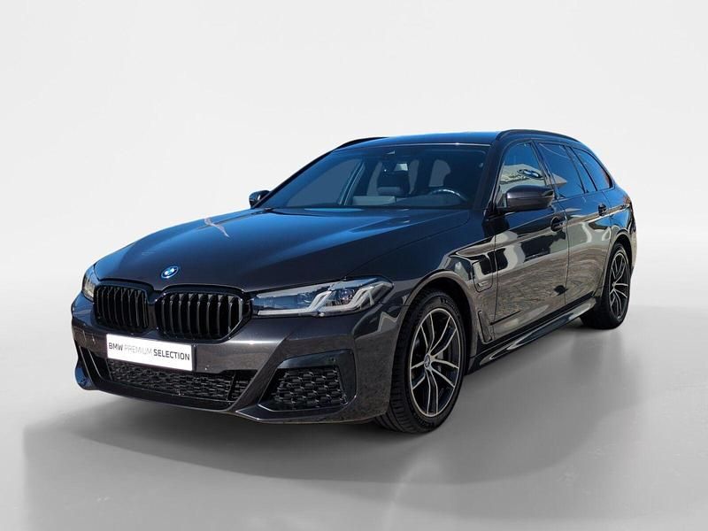Cinza Usado 2022 BMW 530 Coupé | € 43.900 - Imagem 1/4