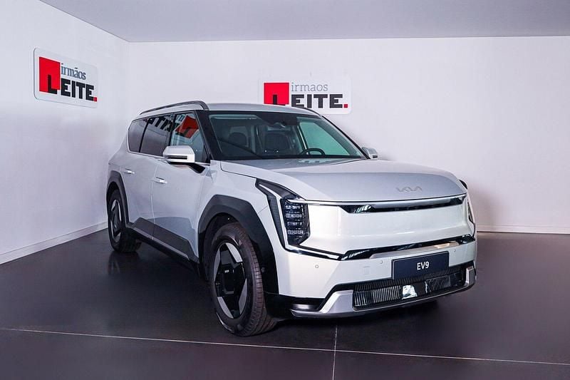 Cinza Novo 2025 Kia EV9 First Edition SUV | € 68.990 - Imagem 1/4