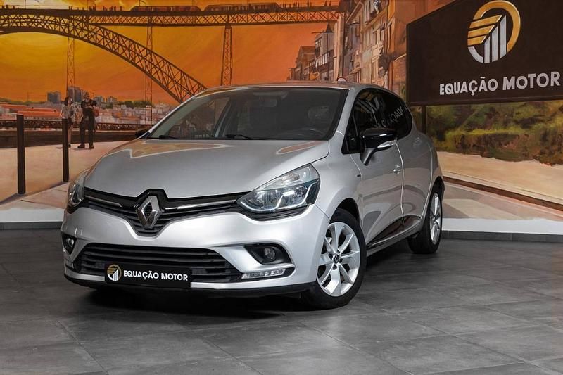 Cinza Usado 2017 Renault Clio IV LIMITED | € 11.400 (Preço justo) - Imagem 1/4