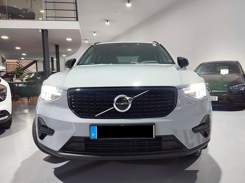 Usado Volvo XC40 129 HP (94 kW) 2024 Cinzento SUV