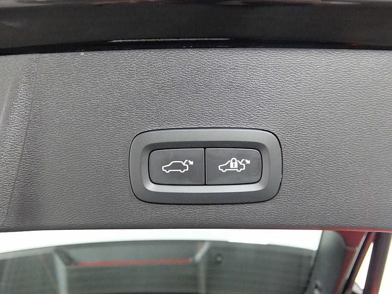 Usado Volvo XC40 163 HP (119 kW) 2025 Preto SUV