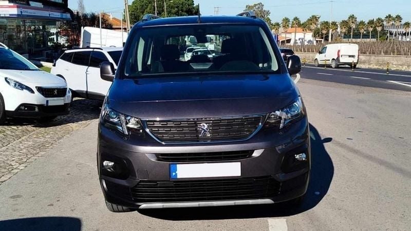 Cinzento Usado 2019 Peugeot Rifter Monovolume | € 18.990 - Imagem 1/4