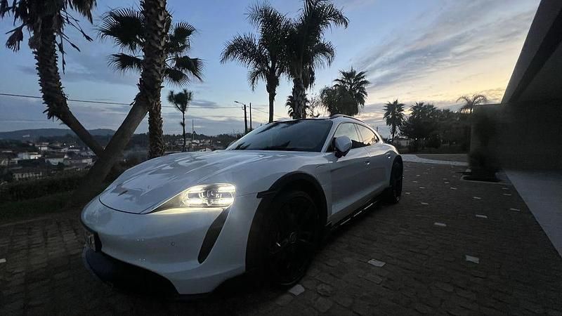 Usado 2022 Porsche Taycan Cross Turismo Sedan | € 67.000 (Super Preço) - Imagem 1/4