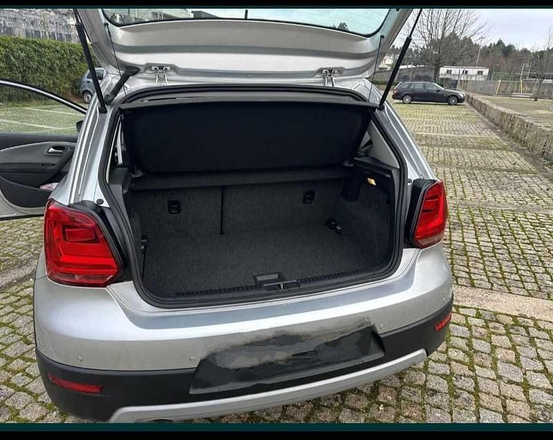 Usado VW Polo 75 HP (55 kW) 2015 Cinzento Citadino