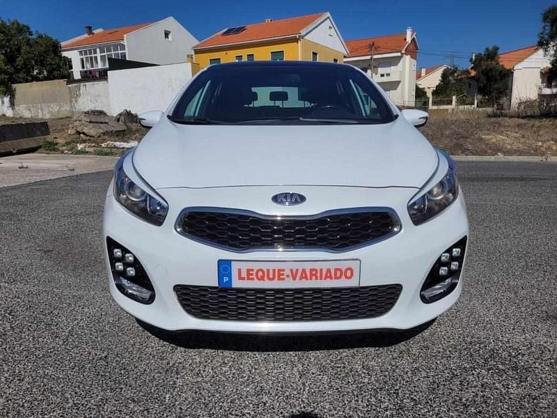 Usado Kia Ceed 136 HP (100 kW) 2016 Branco Citadino