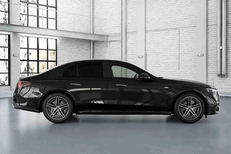 Preto Novo 2025 Mercedes E300 Sedan | € 85.202 - Imagem 1/4