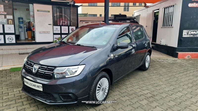 Cinzento Usado 2017 Dacia Sandero Comfort Citadino | € 11.900 (Caro) - Imagem 1/4