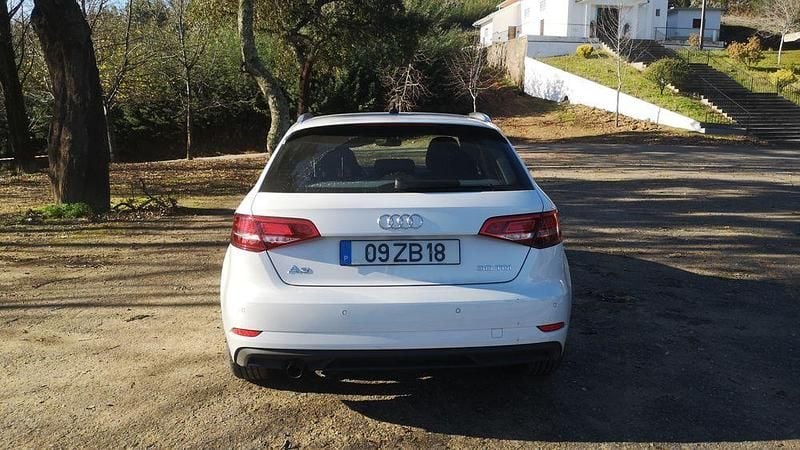 Usado Audi A3 Design 116 HP (85 kW) 2019 Sedan