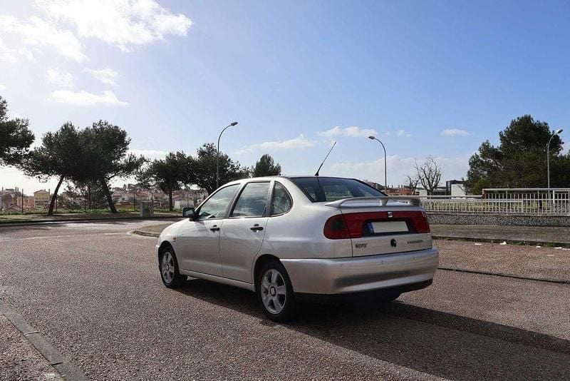 Usado Seat Cordoba 101 HP (74 kW) 1998 Sedan