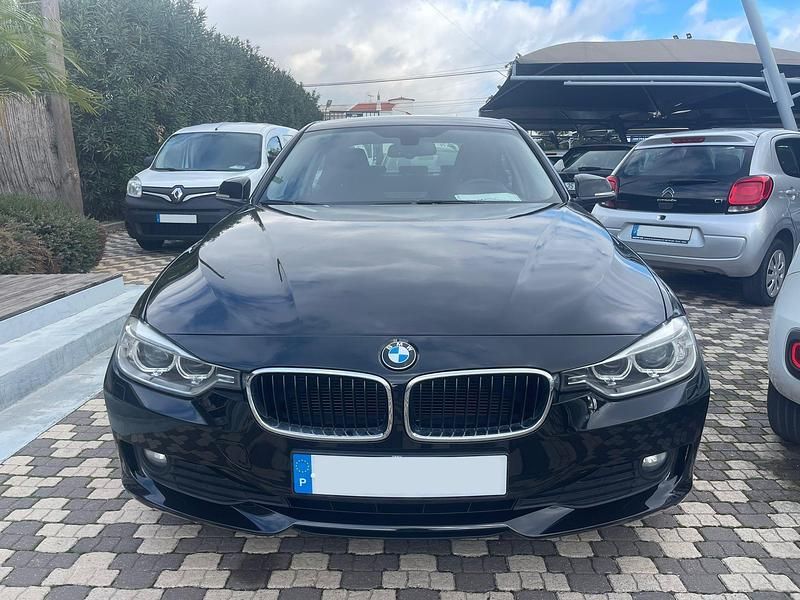 Preto Usado 2014 BMW 318 Luxury Line Sedan | € 18.300 - Imagem 1/4