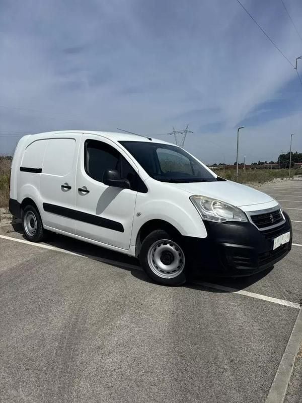 Branco Usado 2017 Peugeot Partner Monovolume | € 8.965 (Preço justo) - Imagem 1/4