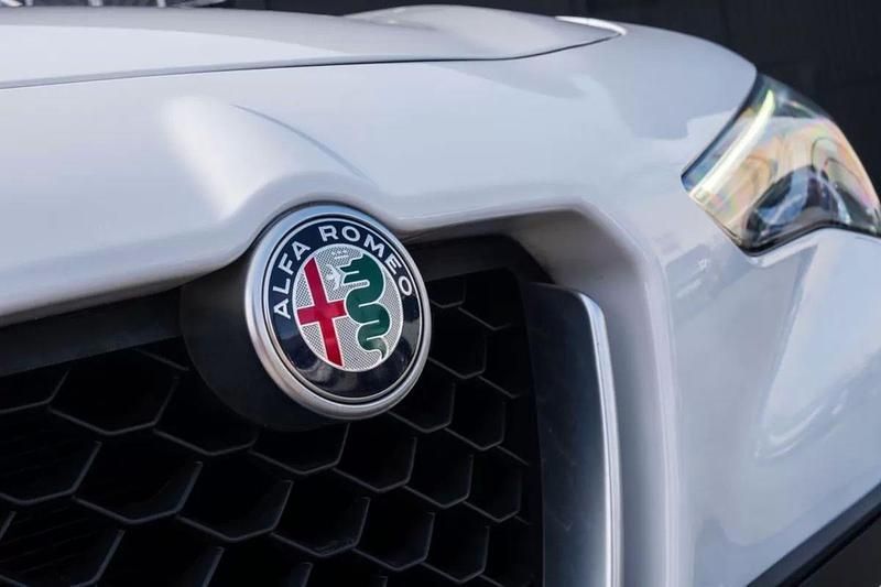 Usado Alfa Romeo Stelvio Ti 210 HP (154 kW) 2017 Branco SUV