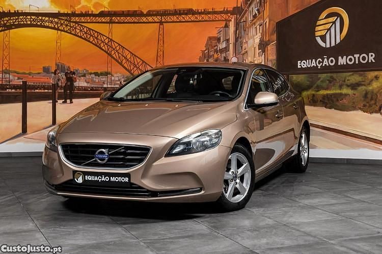 Usado Volvo V40 Kinetic 115 HP (84 kW) 2013 Amarelo Carrinha