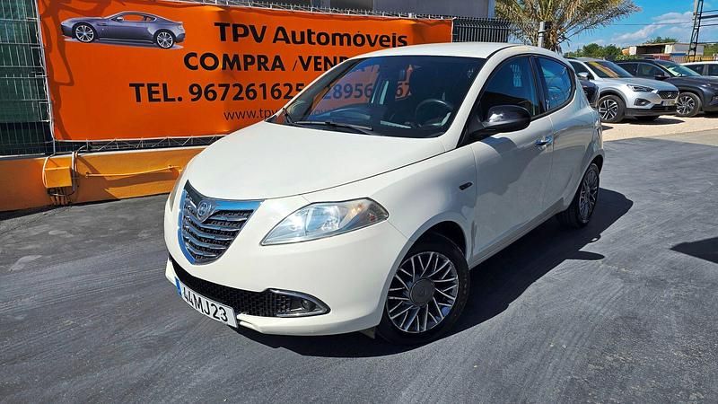 Branco Usado 2011 Lancia Ypsilon S Citadino | € 6.950 - Imagem 1/4