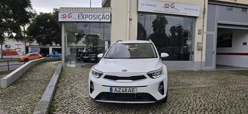 Usado Kia Stonic 100 HP (73 kW) 2021 Branco SUV