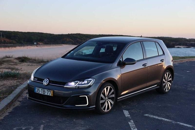 Usado 2017 VW Golf VII GTE Sedan | € 17.200 - Imagem 1/4