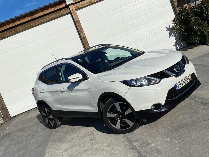 Usado Nissan Qashqai Acenta 110 HP (80 kW) 2015 Branco SUV