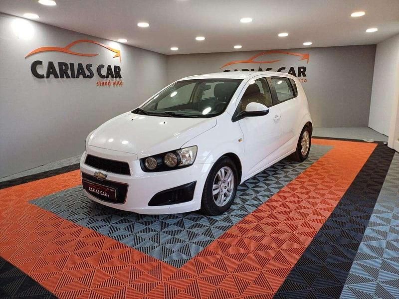 Branco Usado 2013 Chevrolet Aveo LS | € 7.990 - Imagem 1/4