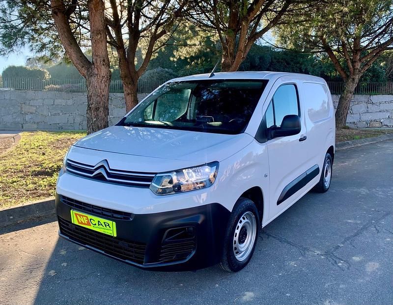 Branco Usado 2019 Citroën Berlingo Monovolume | € 16.400 (Caro) - Imagem 1/4