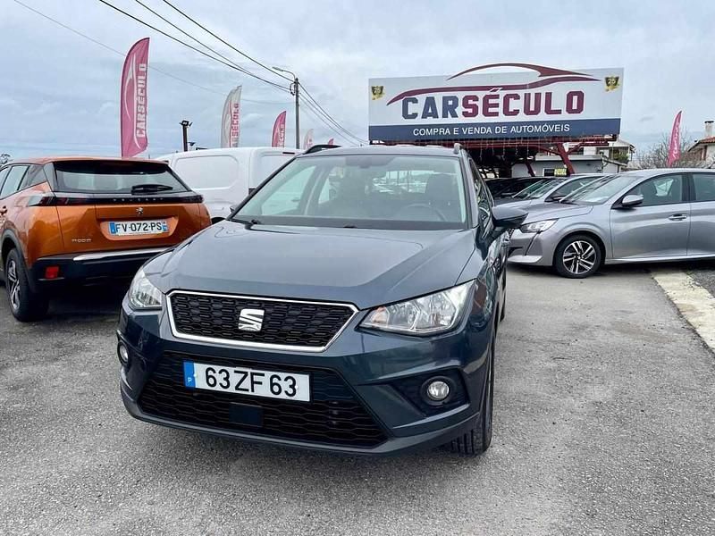 Cinzento Usado 2019 Seat Arona SUV | € 14.750 (Bom preço) - Imagem 1/4