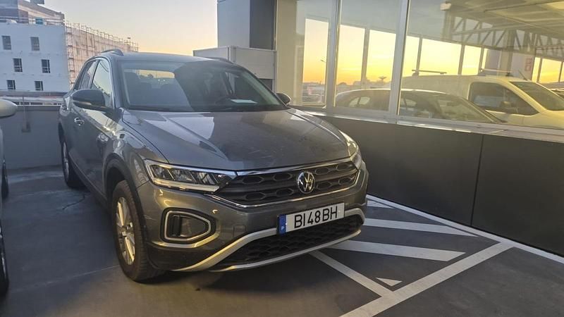Cinza Usado 2024 VW T-Roc Life SUV | € 28.990 (Preço elevado) - Imagem 1/2