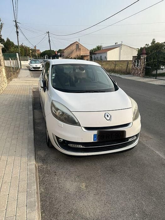 Usado Renault Scénic III 100 HP (73 kW) 2012 Monovolume