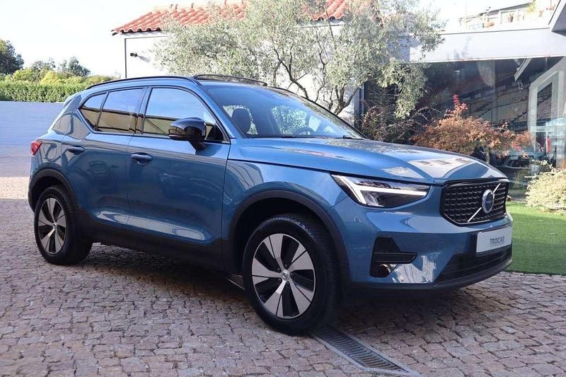 Azul Usado 2023 Volvo XC40 SUV | € 45.950 - Imagem 1/4