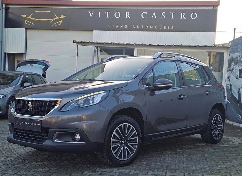 Usado Peugeot 2008 Active 82 HP (60 kW) 2019 Cinza SUV
