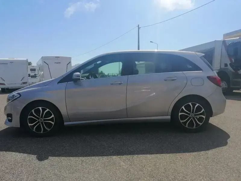 Usado Mercedes B180 Style 109 HP (80 kW) 2017 Outra Monovolume