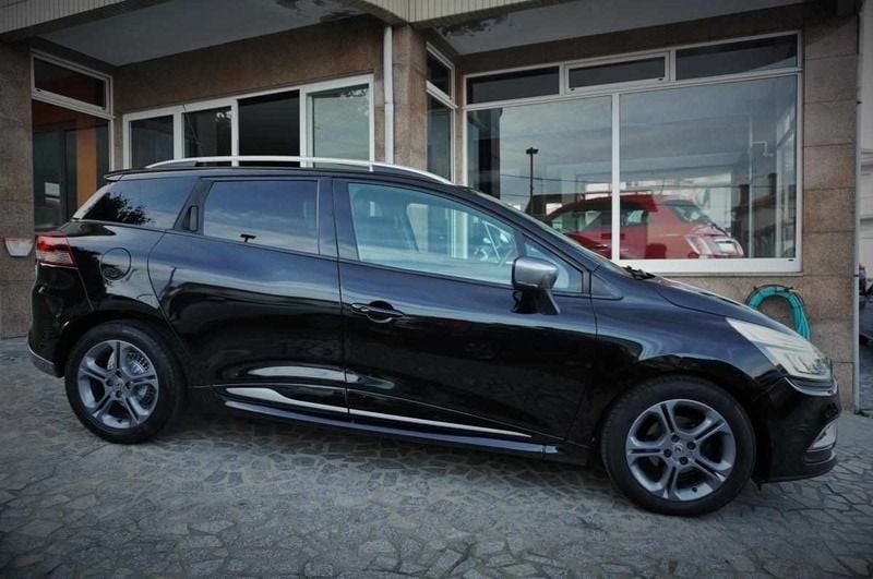 Usado Renault Clio GrandTour 90 HP (66 kW) 2016 Preto Carrinha