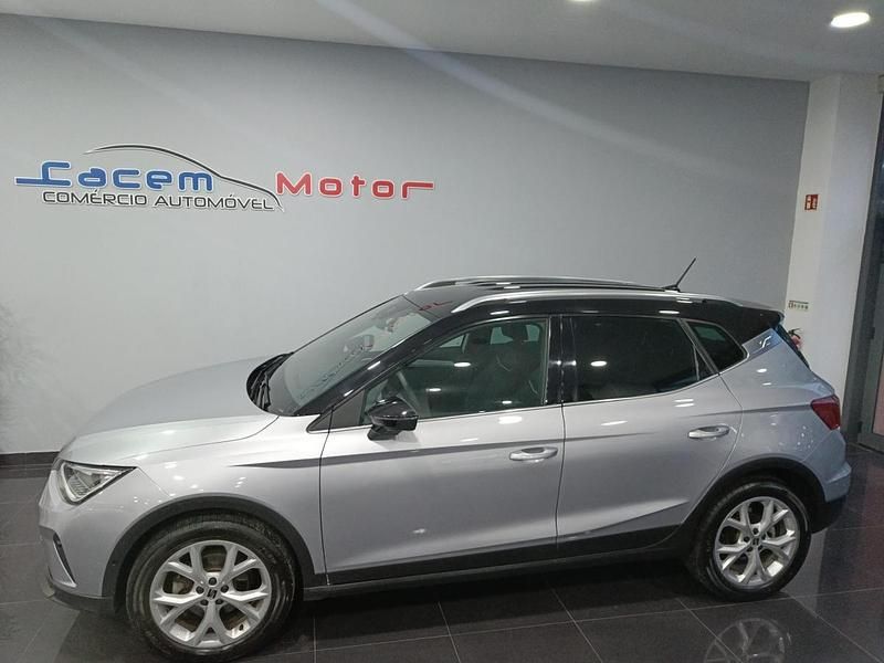 Usado Seat Arona FR 110 HP (80 kW) 2023 Cinza SUV