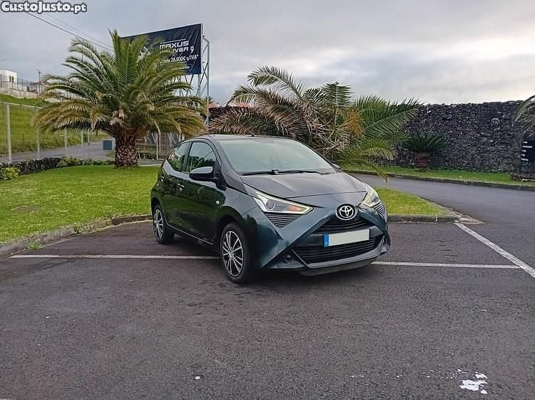 Cinza Usado 2021 Toyota Aygo X-play Citadino | € 13.900 (Caro) - Imagem 1/1